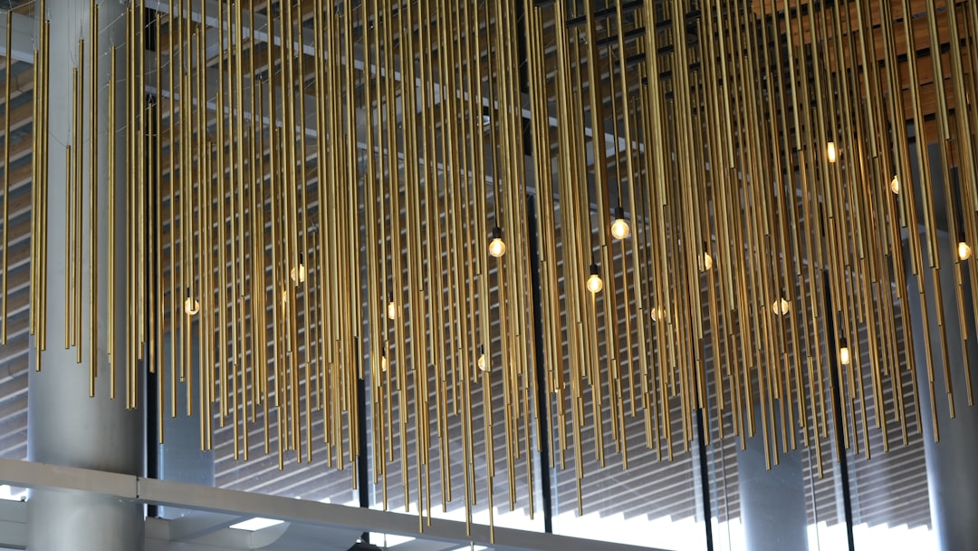 Stilvolle Beleuchtung mit Nordic Ribbon Cross Deckenleuchte