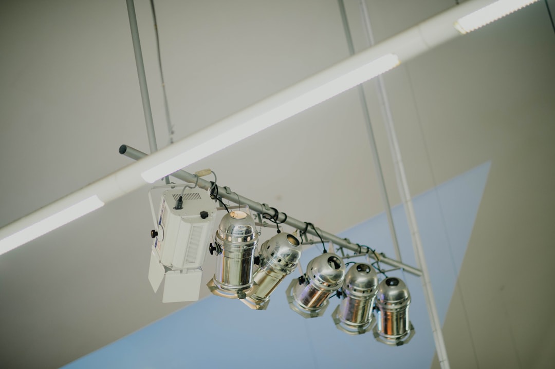 Photo Aluminum rail track light